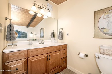 HIDDEN GEM IN THE HEART OF OCEAN SPRINGS...... Nestled among - photo 47