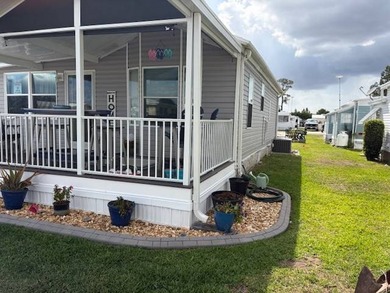 Welcome to this charming and well-maintained 1996 park model - photo 2