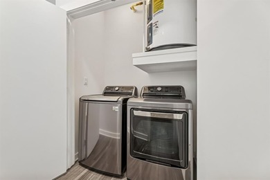 Rare modern 2 bed - 2 bath & study (or formal dining room) in