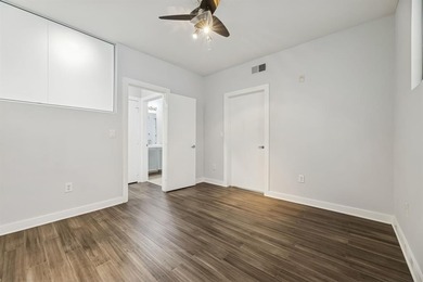 Rare modern 2 bed - 2 bath & study (or formal dining room) in