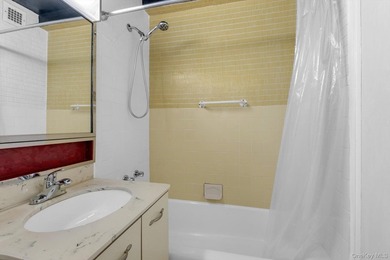 Welcome to this spacious one bedroom apartment offering comfort - photo 11
