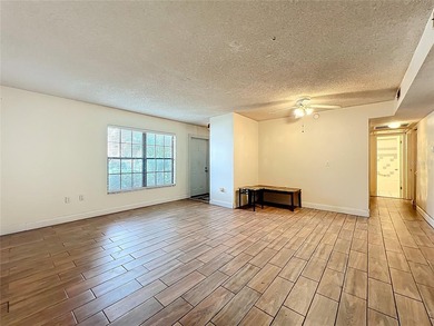 Charming 3 bedroom, 2bath condo in the desirable Village Square - photo 12
