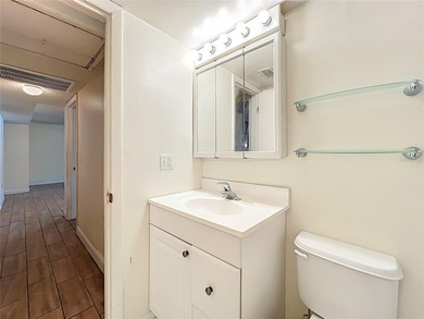 Charming 3 bedroom, 2bath condo in the desirable Village Square - photo 24