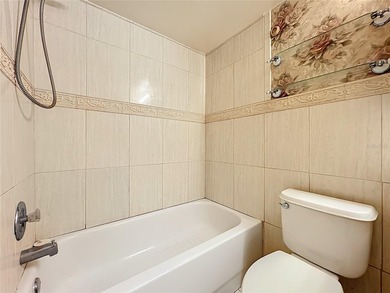 Charming 3 bedroom, 2bath condo in the desirable Village Square - photo 29