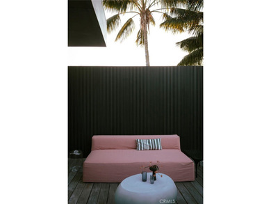 Welcome to a striking architectural residence in the highly - photo 48