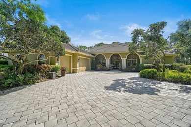 **IMPRESSIVE GOLF COURSE ESTATE IN THE HIGHLY SOUGHT-AFTER OAKS - photo 1