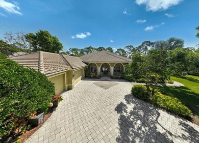 **IMPRESSIVE GOLF COURSE ESTATE IN THE HIGHLY SOUGHT-AFTER OAKS - photo 2