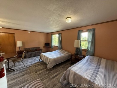 Cabins 8 and 9 are a duplex unit with a connecting door. Just - photo 9