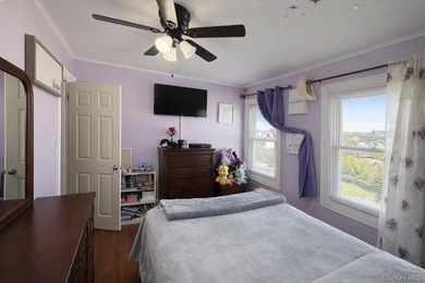 Charming early 20th-century Victorian-style residence situated - photo 17
