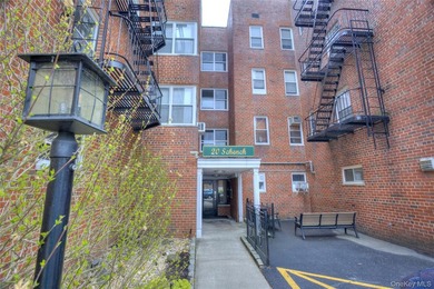 Rarely available TOP (4th) FLOOR 2 Bedroom, 2 Bath residence in - photo 3