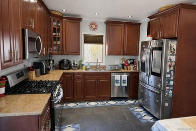 Charming early 20th-century Victorian-style residence situated - photo 37