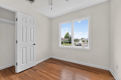Move right into this beautifully renovated 3-bedroom, 3-bath - photo 12