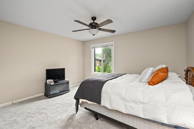 Welcome to this beautifully updated Kingswood model in desirable - photo 12