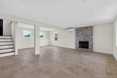 Move right into this beautifully renovated 3-bedroom, 3-bath - photo 13