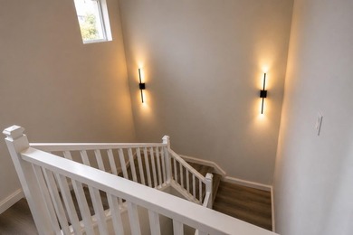 Corner unit, 2-car garage, 3 bedrooms, 2.5 bathrooms. Private - photo 14