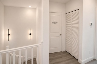 Corner unit, 2-car garage, 3 bedrooms, 2.5 bathrooms. Private - photo 16