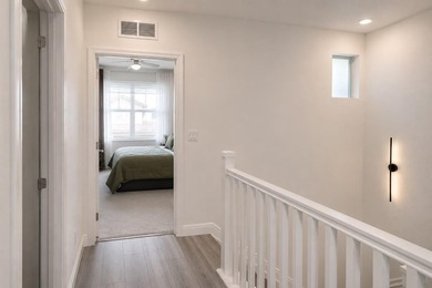 Corner unit, 2-car garage, 3 bedrooms, 2.5 bathrooms. Private - photo 17