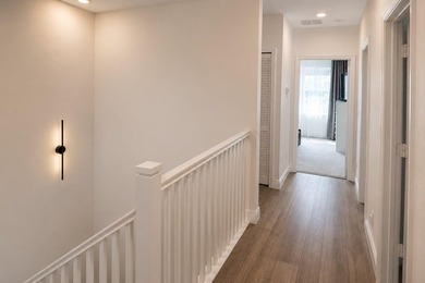 Corner unit, 2-car garage, 3 bedrooms, 2.5 bathrooms. Private - photo 19