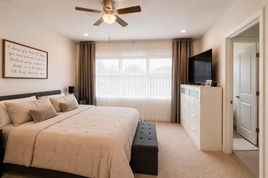 Corner unit, 2-car garage, 3 bedrooms, 2.5 bathrooms. Private - photo 21