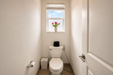 Corner unit, 2-car garage, 3 bedrooms, 2.5 bathrooms. Private - photo 25