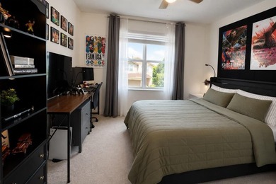 Corner unit, 2-car garage, 3 bedrooms, 2.5 bathrooms. Private - photo 26