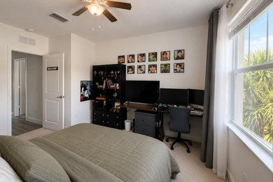 Corner unit, 2-car garage, 3 bedrooms, 2.5 bathrooms. Private - photo 27