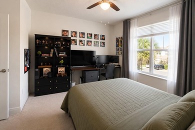 Corner unit, 2-car garage, 3 bedrooms, 2.5 bathrooms. Private - photo 28