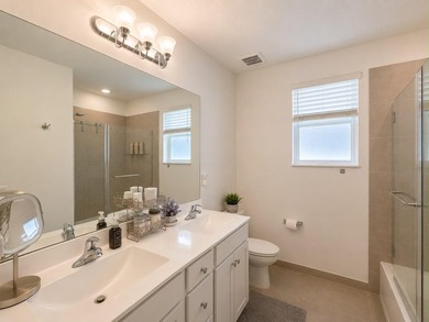 Corner unit, 2-car garage, 3 bedrooms, 2.5 bathrooms. Private - photo 32