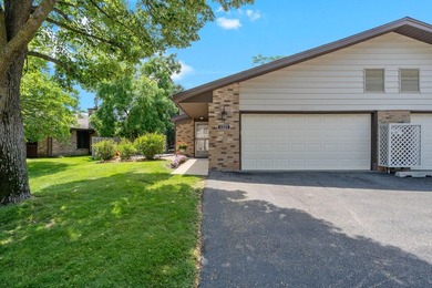 Welcome to this beautifully updated Kingswood model in desirable - photo 33