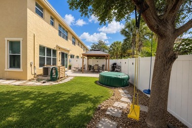 Corner unit, 2-car garage, 3 bedrooms, 2.5 bathrooms. Private - photo 36
