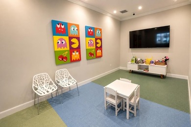 Corner unit, 2-car garage, 3 bedrooms, 2.5 bathrooms. Private - photo 42