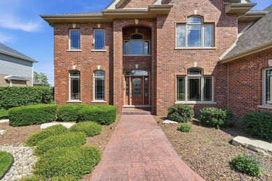 Welcome to your half-acre Sunset Lakes oasis! This custom-built - photo 3