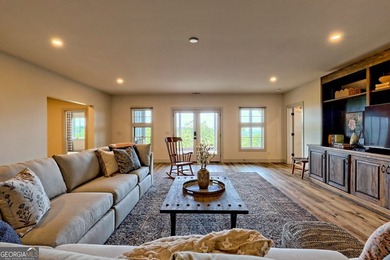 Surround yourself with luxury! Breathtaking layered views of - photo 48