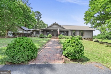 Looking for a place to roam and call home? This charming 3/3 - photo 2