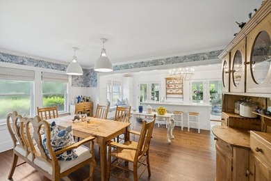 This Southampton Village Cape cod cottage encapsulates the - photo 4