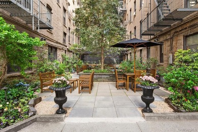 PRE-WAR CHARM MEETS MODERN LUXURY IN THE HEART OF THE WEST - photo 11