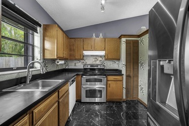 Welcome to this charming 3/2 single-family home in the heart of - photo 15