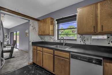 Welcome to this charming 3/2 single-family home in the heart of - photo 17