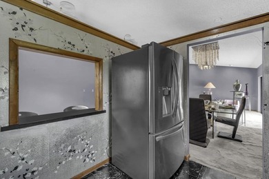 Welcome to this charming 3/2 single-family home in the heart of - photo 18