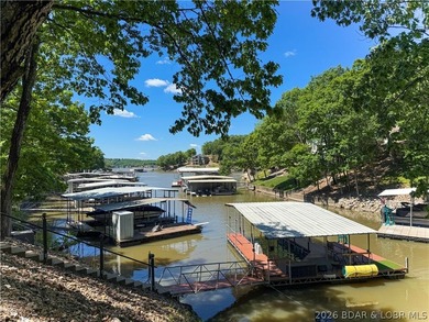 Deep water. Cove protection. Private dock. This rare 5-bedroom - photo 3
