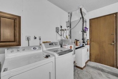 Welcome to this charming 3/2 single-family home in the heart of - photo 28