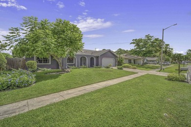 Welcome to this charming 3/2 single-family home in the heart of - photo 37