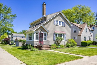 Welcome to this lovely 1920's 2 Bedroom, 2 Bath Colonial in - photo 1