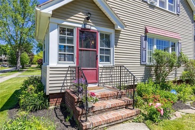 Welcome to this lovely 1920's 2 Bedroom, 2 Bath Colonial in - photo 2