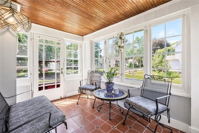 Welcome to this lovely 1920's 2 Bedroom, 2 Bath Colonial in - photo 3