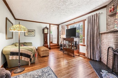 Welcome to this lovely 1920's 2 Bedroom, 2 Bath Colonial in - photo 5