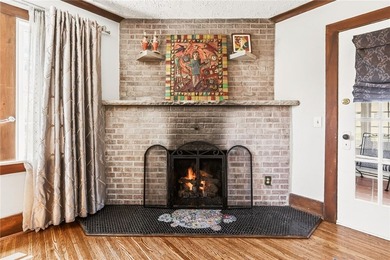 Welcome to this lovely 1920's 2 Bedroom, 2 Bath Colonial in - photo 8