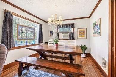Welcome to this lovely 1920's 2 Bedroom, 2 Bath Colonial in - photo 9