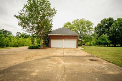 WELCOME TO A BEAUTIFUL COUNTRY PROPERTY OFFERING THE PERFECT - photo 24