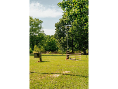 WELCOME TO A BEAUTIFUL COUNTRY PROPERTY OFFERING THE PERFECT - photo 32